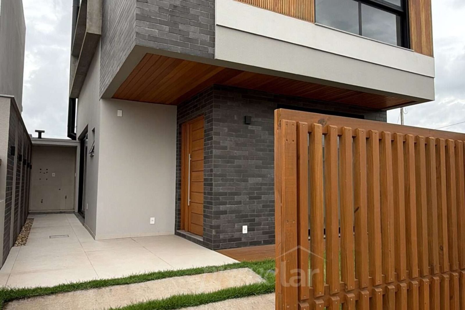 E5F07AB6-55F0-4A06-854B-F6558C0F8F6A