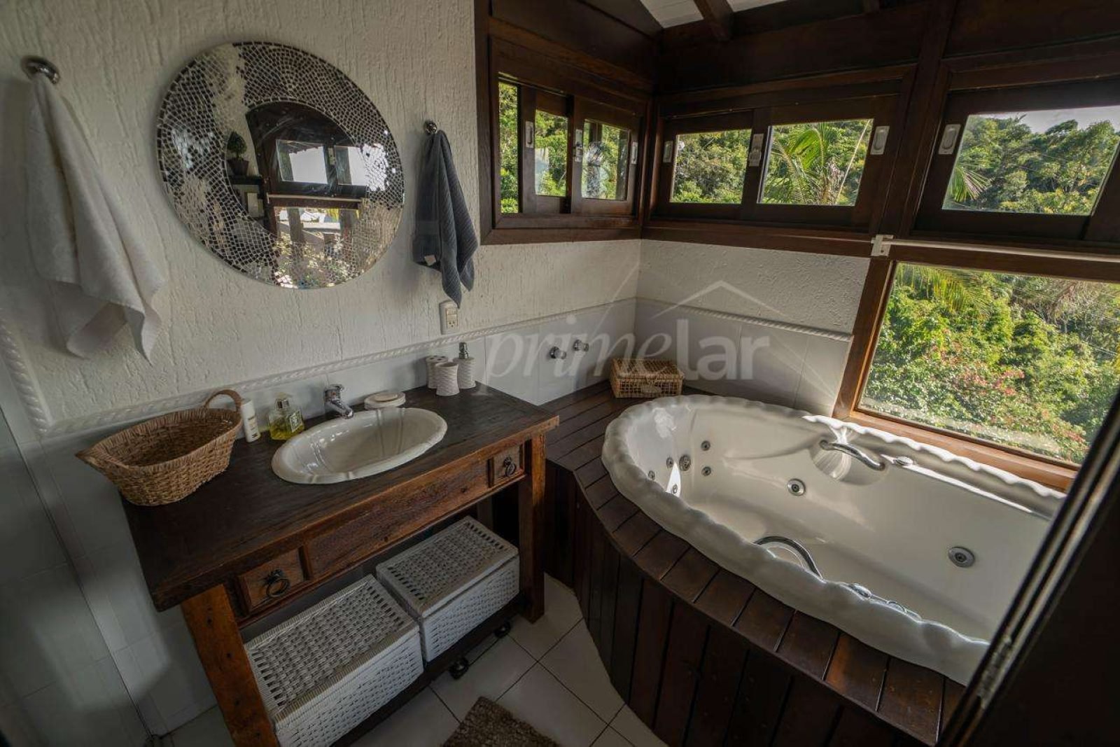 e7302081-a3d9-44ad-afbc-a8b435bde236