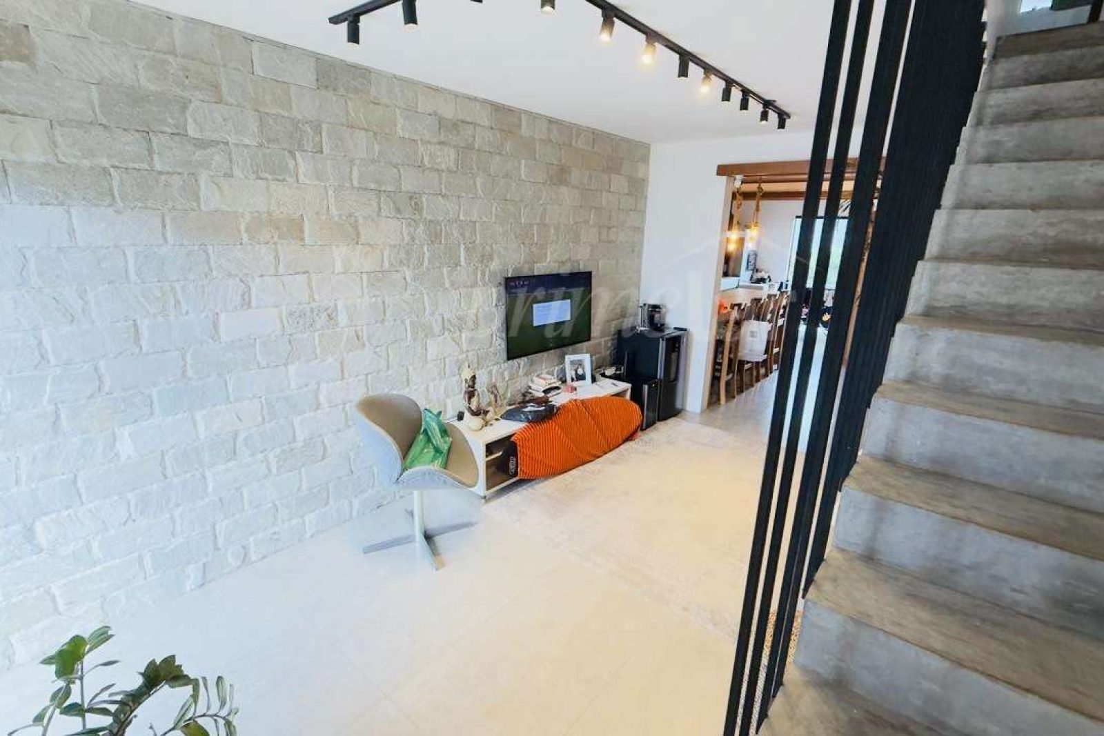 e761ca99-9e26-4d74-9409-a52c28abf41c